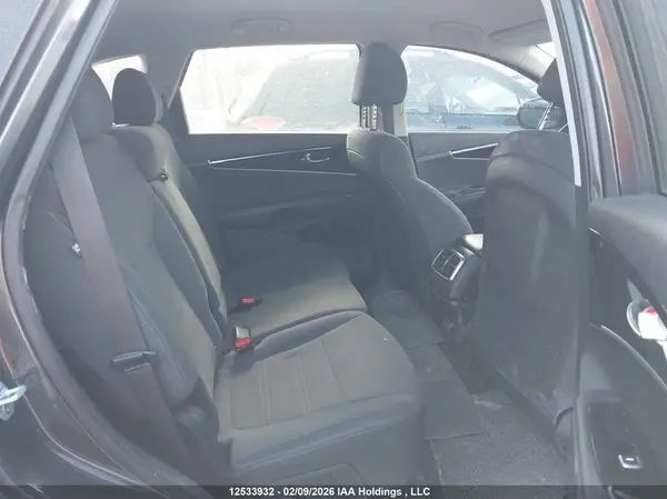 5XYPGDA39KG517949 2019 KIA SORENTO - Image 8
