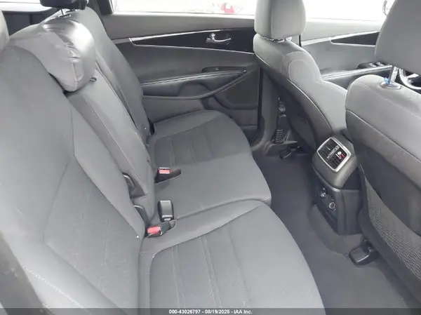 5XYPGDA39KG550840 2019 KIA SORENTO - Image 8