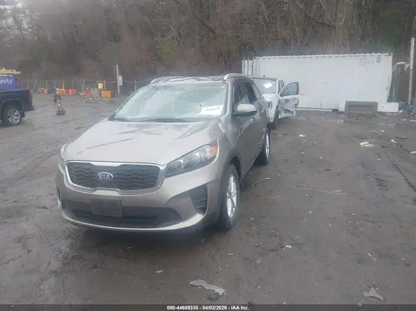 5XYPGDA39KG552510 2019 KIA SORENTO - Image 2