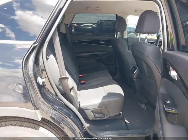 5XYPGDA39KG562714 2019 KIA SORENTO - Image 8