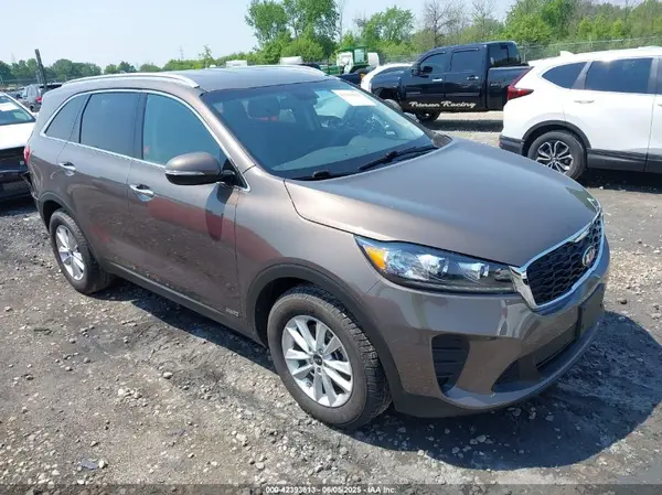 5XYPGDA39KG565998 2019 KIA SORENTO - Image 1