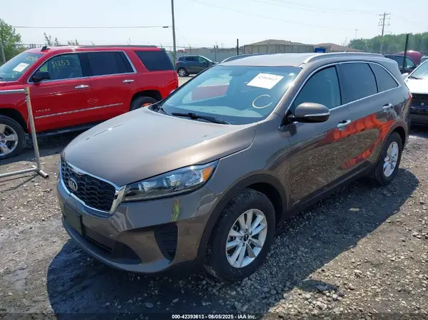 5XYPGDA39KG565998 2019 KIA SORENTO - Image 2