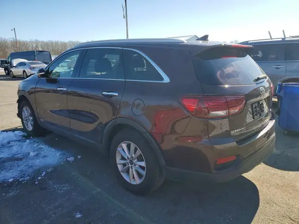 5XYPGDA39KG570182 2019 KIA SORENTO - Image 2