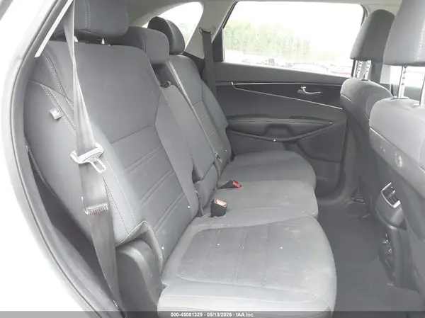 5XYPGDA39KG574572 2019 KIA SORENTO - Image 8