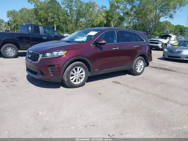 5XYPGDA39KG576807 2019 KIA SORENTO - Image 2
