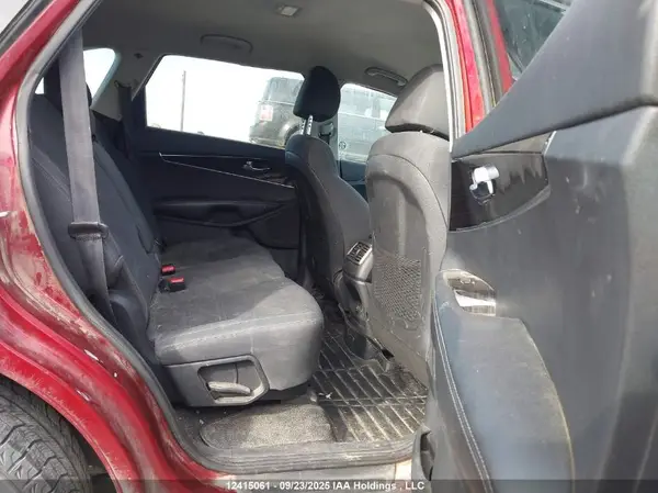 5XYPGDA39KG587936 2019 KIA SORENTO - Image 8