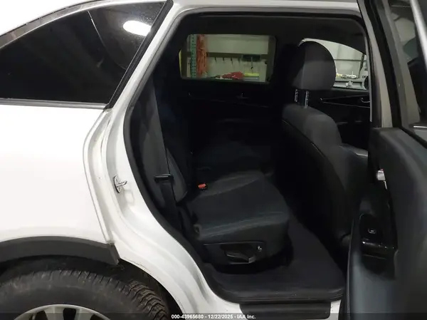 5XYPGDA39LG689593 2020 KIA SORENTO - Image 8