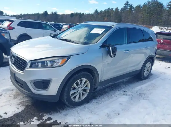 5XYPGDA3XGG002594 2016 KIA SORENTO - Image 2