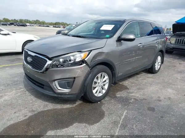 5XYPGDA3XGG039709 2016 KIA SORENTO - Image 2