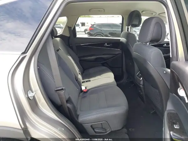 5XYPGDA3XGG039709 2016 KIA SORENTO - Image 8