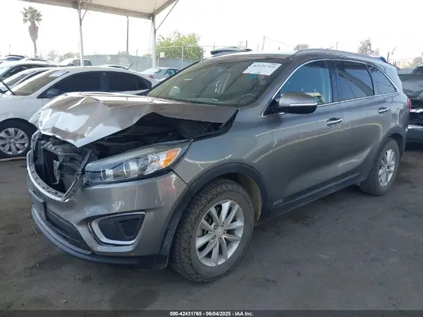 5XYPGDA3XGG059975 2016 KIA SORENTO - Image 2