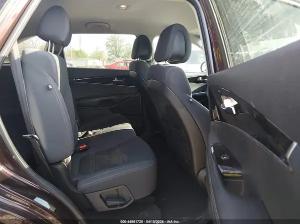 5XYPGDA3XGG081670 2016 KIA SORENTO - Image 8