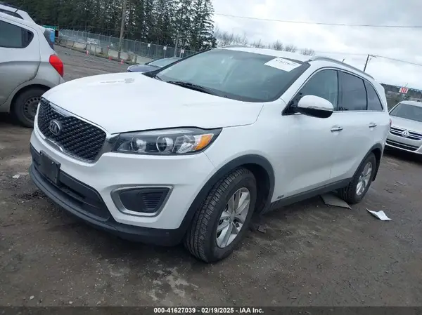 5XYPGDA3XGG107636 2016 KIA SORENTO - Image 2