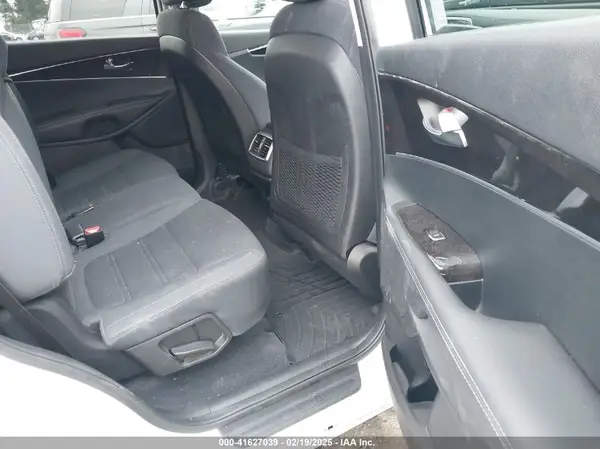 5XYPGDA3XGG107636 2016 KIA SORENTO - Image 8