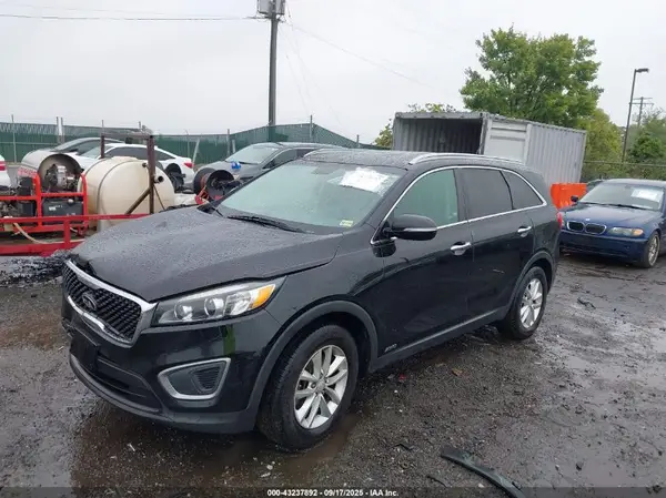 5XYPGDA3XGG109614 2016 KIA SORENTO - Image 2
