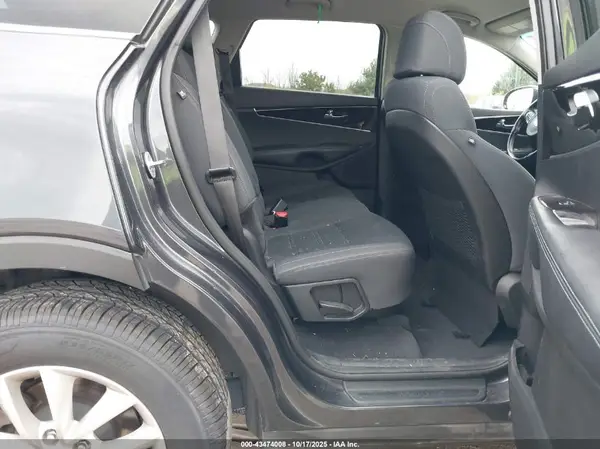 5XYPGDA3XHG192799 2017 KIA SORENTO - Image 8