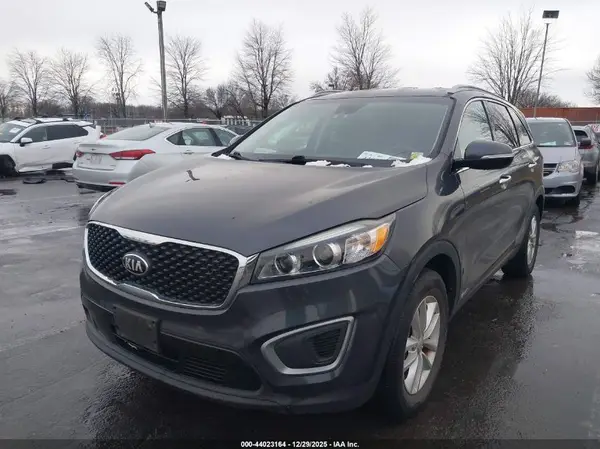 5XYPGDA3XHG206328 2017 KIA SORENTO - Image 2