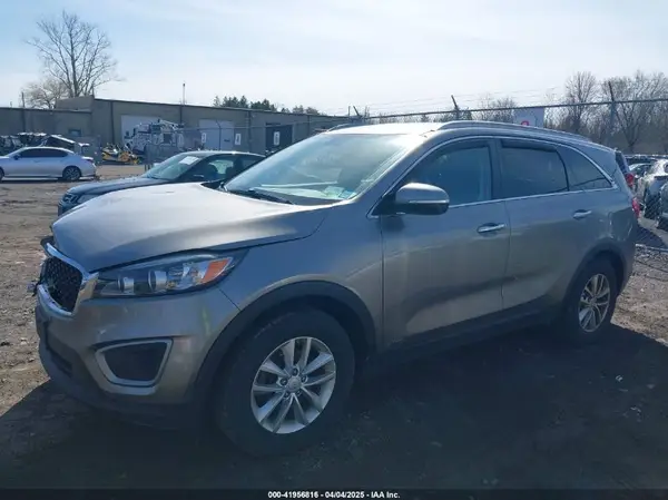5XYPGDA3XHG244089 2017 KIA SORENTO - Image 2