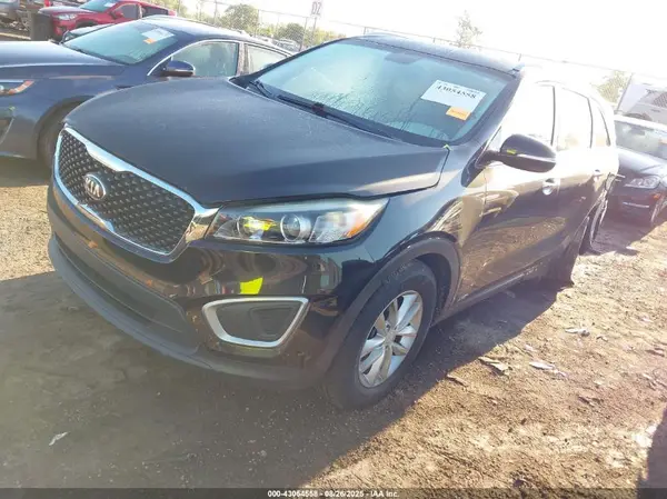 5XYPGDA3XHG263175 2017 KIA SORENTO - Image 2