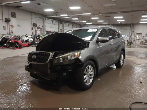 5XYPGDA3XHG264553 2017 KIA SORENTO - Image 2
