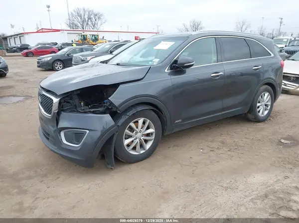 5XYPGDA3XHG267176 2017 KIA SORENTO - Image 2