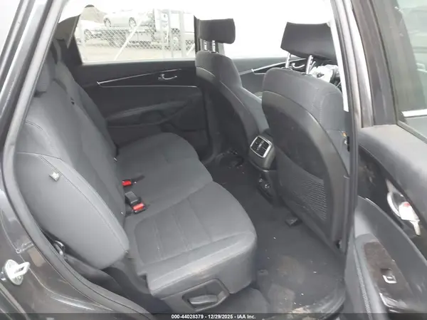 5XYPGDA3XHG267176 2017 KIA SORENTO - Image 8