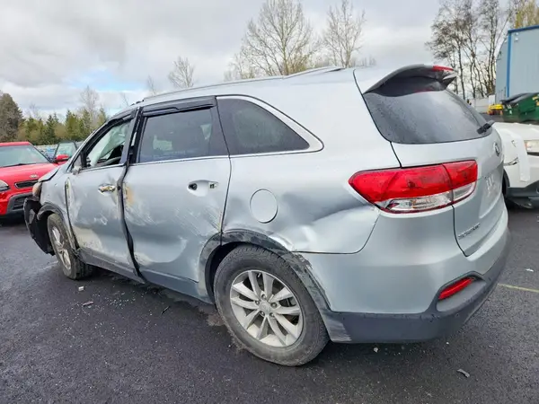 5XYPGDA3XHG267839 2017 KIA SORENTO - Image 2