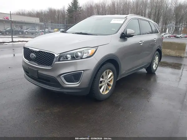 5XYPGDA3XHG280459 2017 KIA SORENTO - Image 2