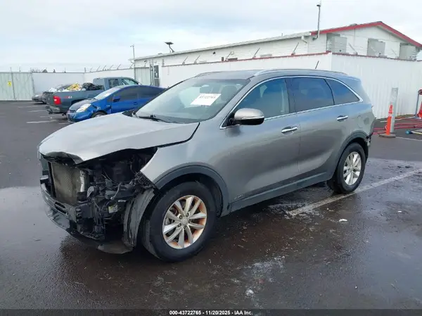 5XYPGDA3XHG284687 2017 KIA SORENTO - Image 2