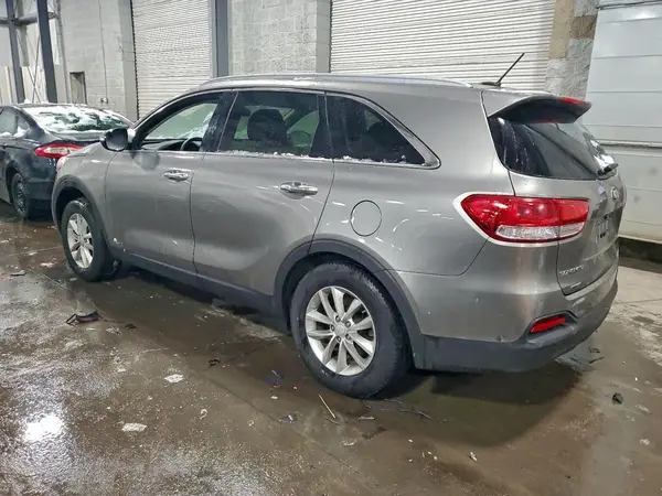 5XYPGDA3XHG298282 2017 KIA SORENTO - Image 2