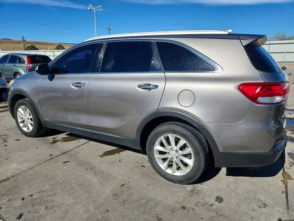 5XYPGDA3XHG313458 2017 KIA SORENTO - Image 2