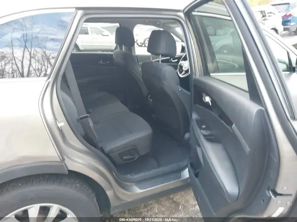 5XYPGDA3XHG324542 2017 KIA SORENTO - Image 8