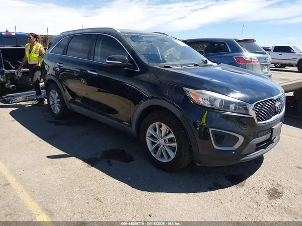 5XYPGDA3XHG327778 2017 KIA SORENTO - Image 2