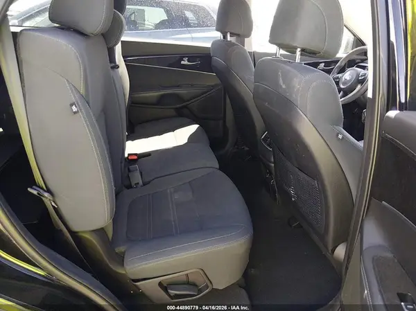 5XYPGDA3XHG327778 2017 KIA SORENTO - Image 8