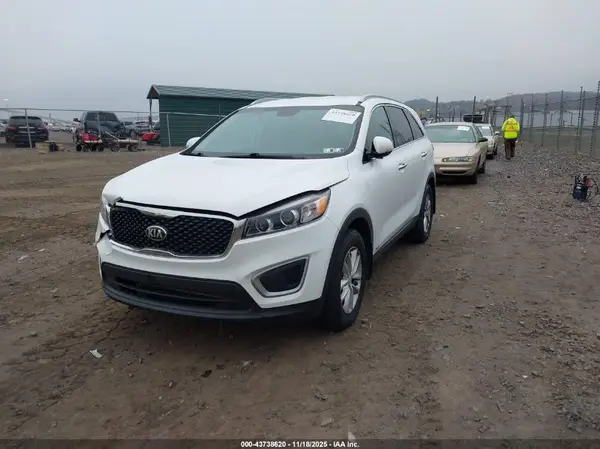 5XYPGDA3XJG348376 2018 KIA SORENTO - Image 2
