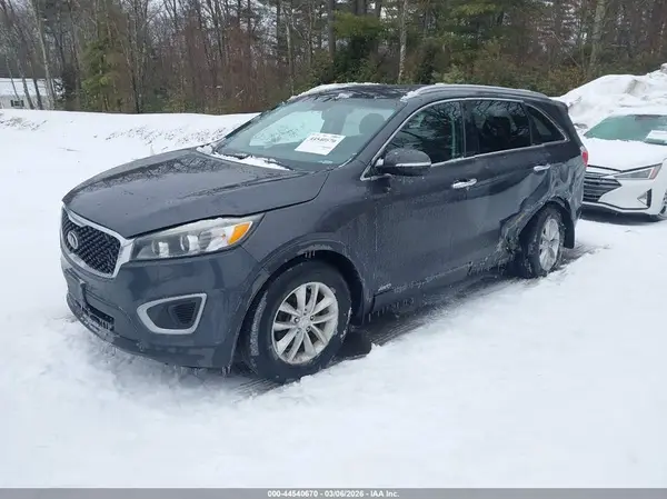 5XYPGDA3XJG348636 2018 KIA SORENTO - Image 2