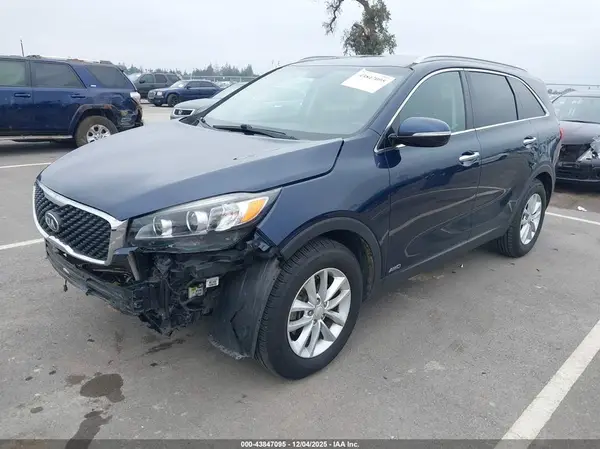 5XYPGDA3XJG352279 2018 KIA SORENTO - Image 2