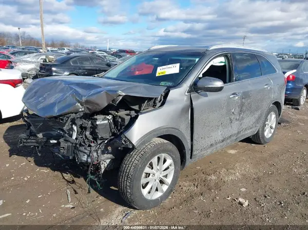 5XYPGDA3XJG352900 2018 KIA SORENTO - Image 2