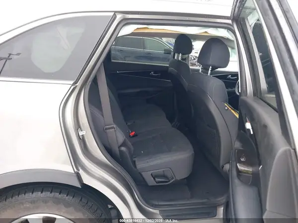 5XYPGDA3XJG361855 2018 KIA SORENTO - Image 8