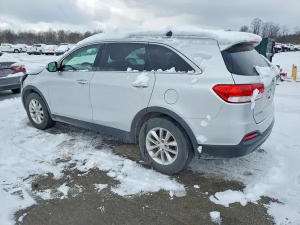 5XYPGDA3XJG418832 2018 KIA SORENTO - Image 2