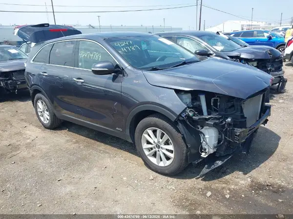 5XYPGDA3XKG451668 2019 KIA SORENTO - Image 1