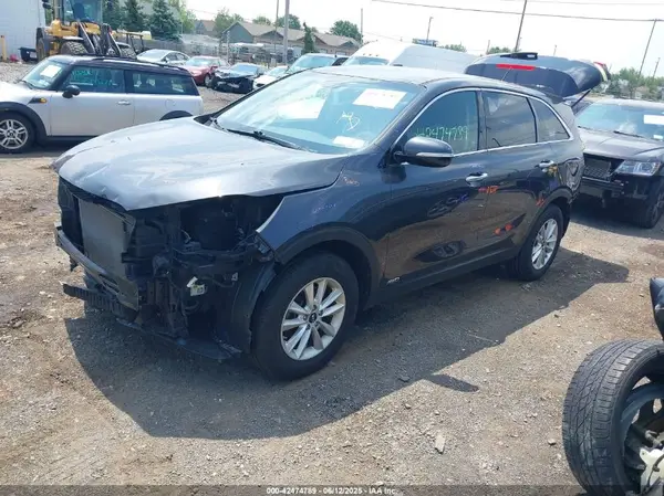 5XYPGDA3XKG451668 2019 KIA SORENTO - Image 2