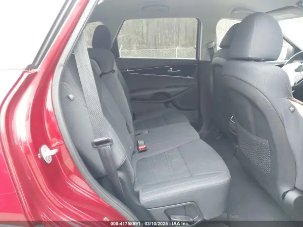 5XYPGDA3XKG470852 2019 KIA SORENTO - Image 8