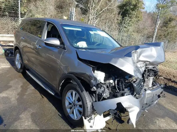 5XYPGDA3XKG479521 2019 KIA SORENTO - Image 1