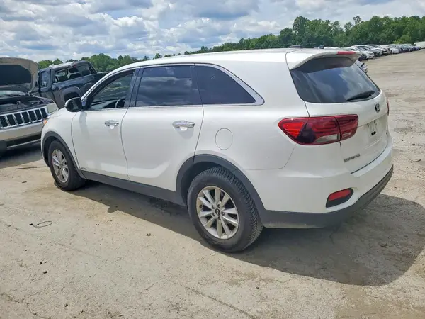 5XYPGDA3XKG526045 2019 KIA SORENTO - Image 2