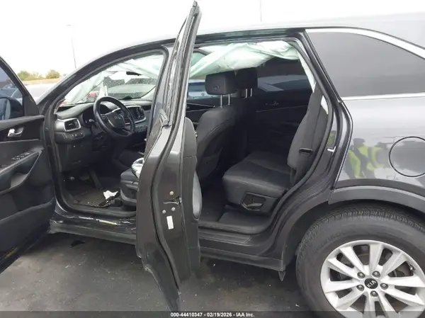 5XYPGDA3XKG526370 2019 KIA SORENTO - Image 8