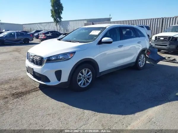 5XYPGDA3XKG551673 2019 KIA SORENTO - Image 2