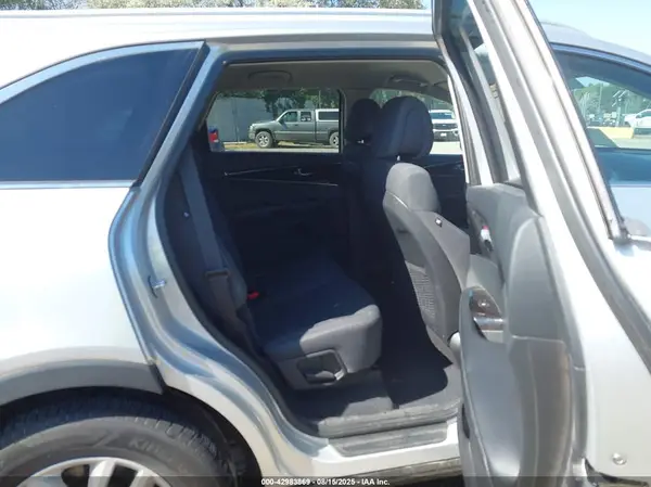 5XYPGDA50GG001312 2016 KIA SORENTO - Image 8