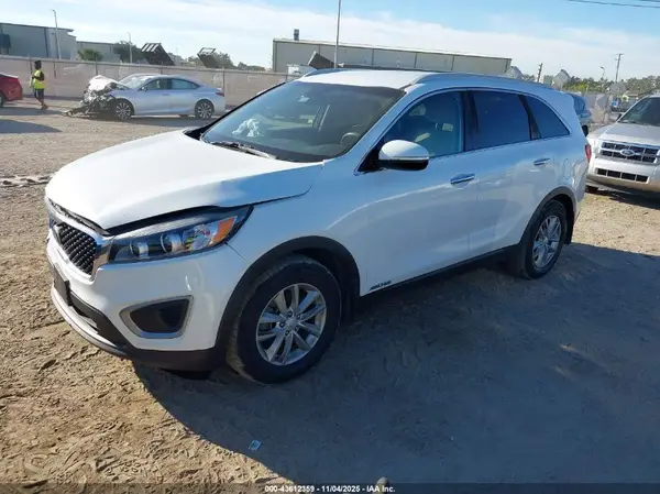 5XYPGDA50GG003433 2016 KIA SORENTO - Image 2