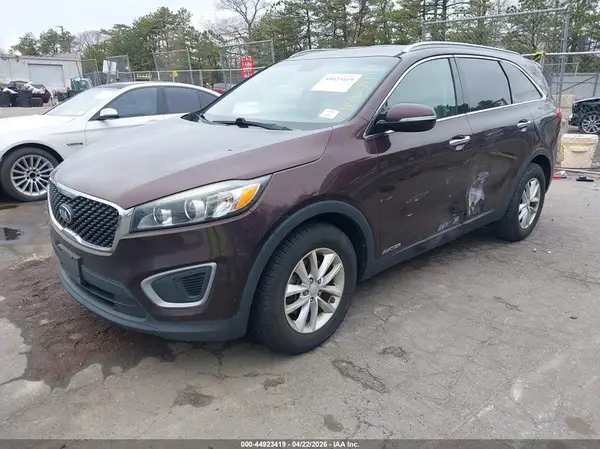 5XYPGDA50GG038103 2016 KIA SORENTO - Image 2